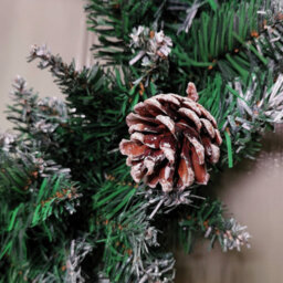 Samuel Alexander 45Cm Snow Tipped Green Wreath Christmas Decoration With 125 Tips, Pine Cones And Berries - thumbnail 5