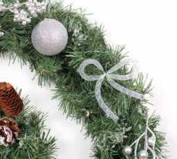 Best Artificial 9Ft / 270Cm Decorated Frozen Christmas Garland With Realistic Ice Crystals - thumbnail 7