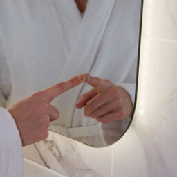 UK Homeliving Uk Home Living Avalon - Price Reduced -Led Mirror W/demister Pad & Shaver Socket 500X700mm - thumbnail 4