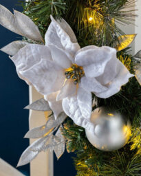 Werchristmas Pre-Lit Silver And White Decorated Artificial Christmas Garland 9 Ft, 40 Warm White Leds - thumbnail 3