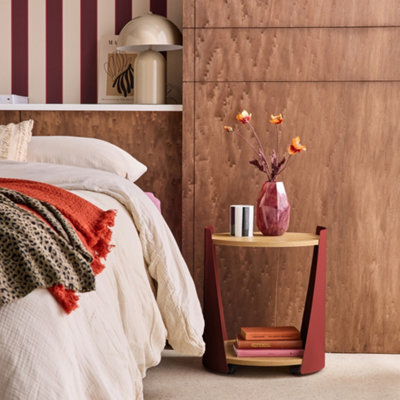 Sweeek - Curved Metal Side Table Or Bedside Table With Wood Decor And Casters Red 40X39.5X47.5 Cm - Molto - image 1