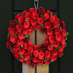 Dibor Evergreen Red Berry Indoor 35Cm Wreath And 1.8M Led Garland Decorations - thumbnail 4
