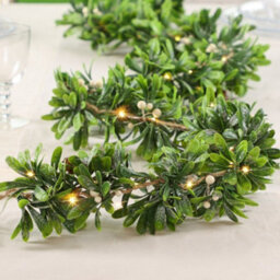 Dibor Evergreen Red Berry Indoor 35Cm Wreath And 1.8M Led Garland Decorations - thumbnail 5