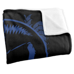 Universal Monsters Silky Neon Dracula Soft Touch Blanket Blue/black (One Size) - thumbnail 2