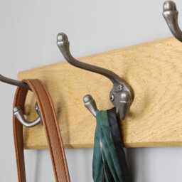 Oakcrafts - Handcrafted Solid Oak Coat Rack With Cast Iron 1883 Triple Hooks 450mm - 3 Hooks - thumbnail 4