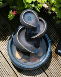 Primrose Cosmos Blue Three-Tier Oil Jar Solar Powered Ceramic Indoor Outdoor Water Feature H25Cm - thumbnail 2