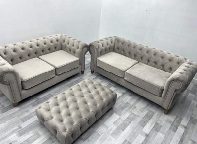 Stratus Interiors Arena Chesterfield Velvet Upholstered L-Shape Corner Sofa With Luxurious Button Tufting - image 1