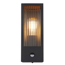 Luminosa Lighting Luminosa Gundula Pir Outdoor Wall Lantern Matt Black Ip44 Clear Glass Shade 1X E27 Dawn Dusk Sensor - thumbnail 3
