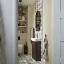 Croydex Matt Black Round Freestanding Bathroom Illuminated Modern Cosmetic Mirror (H)35.9Cm (W)23.5Cm - thumbnail 5