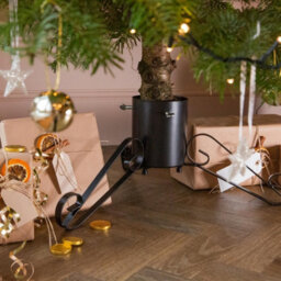 Harbour Housewares Scroll Real Christmas Tree Stand - Small Metal Live Xmas Tree Holder With Water Holder Adjustable Trunk Support - thumbnail 7