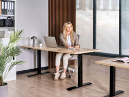 Beliani Electric Adjustable Standing Desk Destines Black/ Light Brown 180 Cm 72 Cm - thumbnail 2