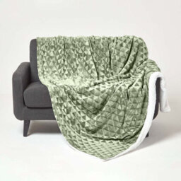 Homescapes Sage Green Geometric Triangle Velvet Throw 130 X 160 Cm