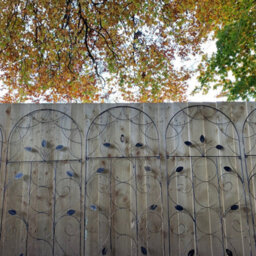 Selections Set Of 3 Leaf Design Metal Garden Trellis (120Cm X 50Cm) - thumbnail 2