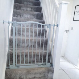 Bettacare Curved Top Dog Gate, 225Cm - 234Cm, Matt Grey, Pressure Fit Pet Gate For Dog And Puppy, Pet And Dog Barrier - thumbnail 8