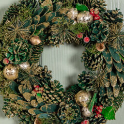 Samuel Alexander 36Cm Bauble And Pinecone Hanging Christmas Wreath With Red Berries - thumbnail 5