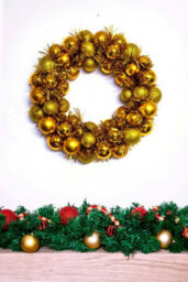 Christmas Tree World 33Cm Gold Shatterproof Bauble Wreath - thumbnail 7
