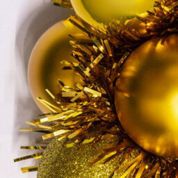 Christmas Tree World 33Cm Gold Shatterproof Bauble Wreath - thumbnail 4