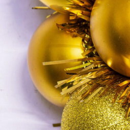 Christmas Tree World 33Cm Gold Shatterproof Bauble Wreath - thumbnail 5