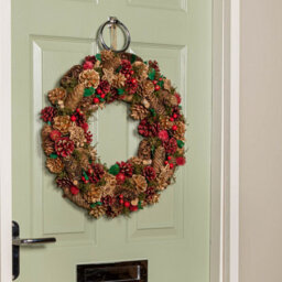 Samuel Alexander 50Cm Red Hanging Christmas Wreath With Red Berries And Pinecones - thumbnail 2