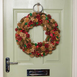 Samuel Alexander 50Cm Red Hanging Christmas Wreath With Red Berries And Pinecones - thumbnail 3