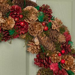 Samuel Alexander 50Cm Red Hanging Christmas Wreath With Red Berries And Pinecones - thumbnail 6