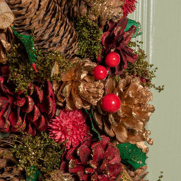 Samuel Alexander 50Cm Red Hanging Christmas Wreath With Red Berries And Pinecones - thumbnail 7