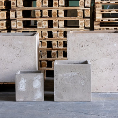 Jōbū Jobu Home - 55Cm Large Square Planter For Bushes And Feature Plants - 115L Cubrosa - Truffle (Taupe Beige Light Brown) - image 1