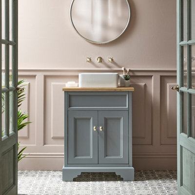 Homestylestore Light Grey And Oak 645mm Bathroom Vanity Unit With Square Countertop Basin And Brushed Brass Classic Square Handles - image 1