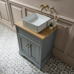 Homestylestore Light Grey And Oak 645mm Bathroom Vanity Unit With Square Countertop Basin And Brushed Brass Classic Square Handles - thumbnail 3
