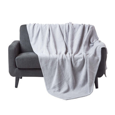 Homescapes Cotton Halden Chevron Grey Throw, 150 X 200 Cm - image 1