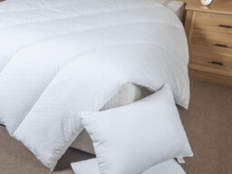 Lancashire Textiles Embossed Non-Allergic 10.5 Tog Massage Effect Duvet - Single - thumbnail 2