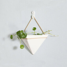 Living And Home White Triangle Ceramic Wall Hanging Planter With Gold Iron Frame Geometric - thumbnail 1