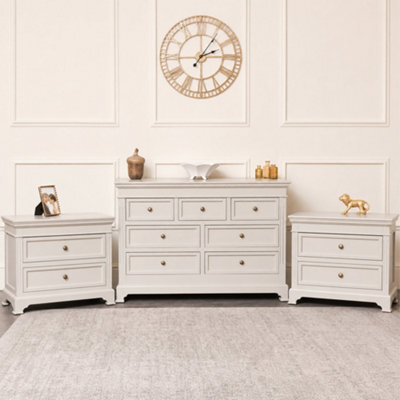 Melody Maison Large Taupe-Grey 7 Drawer Chest Of Drawers & Pair Of Wide Bedside Tables - Daventry Taupe-Grey Range - image 1