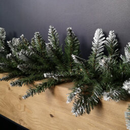 Samuel Alexander 2.7M Snowy Plain Green Christmas Garland With 200 Tipped Christmas Garland Decoration - thumbnail 7