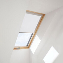 Luxtra (Dhr) White Blackout Roller Blind For Velux Roof Window Mk04 With Silver Side Rails - thumbnail 3