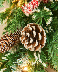 Werchristmas 60 Cm Pre-Lit Snow-Flocked Mixed-Tip Artificial Christmas Wreath With Pinecones And Berries, 40 Warm White Leds - thumbnail 5