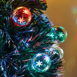 7Ft (210Cm) Green Fibre Optic Christmas Tree With Multi-Coloured Led Lights And Baubles - thumbnail 5