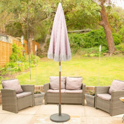 Harbour Housewares 1.4M Wooden Garden Parasol With Tassel Fringe Portable Free-Standing Umbrella With Carry Bag - Pastel Pink Stripe - Upf30+ - thumbnail 7