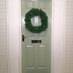 Samuel Alexander 60Cm Pre Lit Plain Green Christmas Wreath With Warm White Leds And 160 Tips - thumbnail 3
