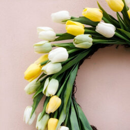 Primrose Artificial Tulip Flower Wreath With Hanging Loop In Yellow 50Cm - thumbnail 4