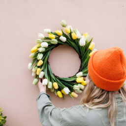 Primrose Artificial Tulip Flower Wreath With Hanging Loop In Yellow 50Cm - thumbnail 3