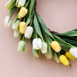 Primrose Artificial Tulip Flower Wreath With Hanging Loop In Yellow 50Cm - thumbnail 5