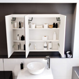 Nes Home 900mm Led 3 Doors White Bathroom Mirror Cabinet Battery Powered - thumbnail 5
