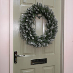 Samuel Alexander 60Cm Snow Tip Christmas Wreath With 160 Bullet Tips - thumbnail 3