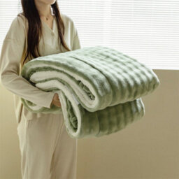 Living And Home Soft Thickened Warm Lambskin Green Double Used Washable Blanket 200Cm W X 180Cm D - thumbnail 2