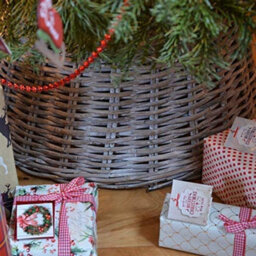 Handmade Wicker Willow Rattan Tree Skirt Natural White Wash Grey Christmas Tree Festive Xmas Stand Base Basket Cover 58Cm - thumbnail 5