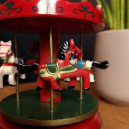 Samuel Alexander 18Cm Wind Up Musical Carousel Indoor Christmas Decoration - thumbnail 4