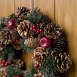 GreenBrokers Premium Quality Christmas Hanging Wreath 37Cm - Festive Pine Cone Display With Red Berries - thumbnail 7
