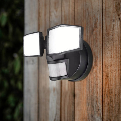Xtralite Nitesafe Twin Motion Sensor Floodlight Battery Operated Led Security Outdoor Garden Light - image 1