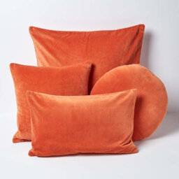 Homescapes Burnt Orange Velvet Rectangular Cushion Cover, 30 X 50 Cm - thumbnail 5